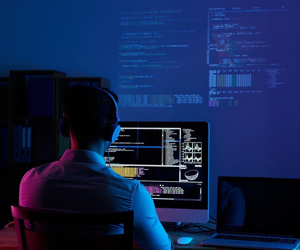 software-developer-6521720_1280